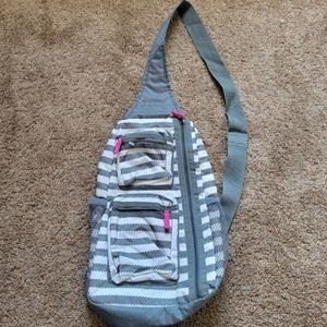 Thirty-One lightweight durable sling back bag backpack w/shoulder strap&pockets